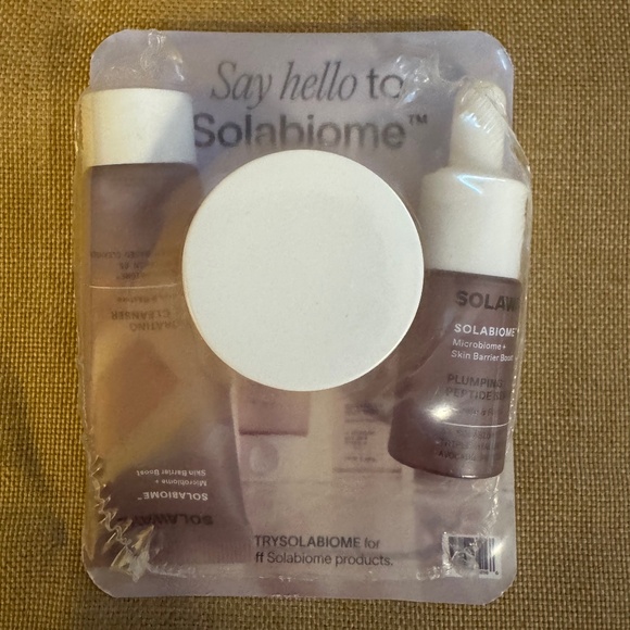 Solawave Neck & Chest Rejuvenating Red Light Therapy Mask - Picture 4 of 9